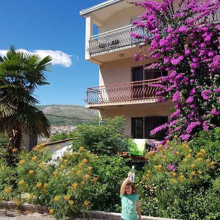 Mravak Apartments Trogir Exterior photo