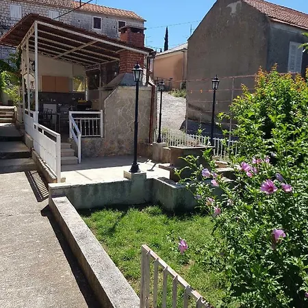 Mravak Apartments Trogir Exterior photo